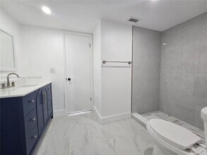 2831 N Oakland Forest Dr, Unit 108 in Oakland Park, FL - Building Photo - Building Photo