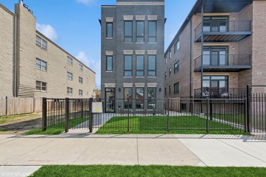 5000 S Prairie Ave in Chicago, IL - Building Photo