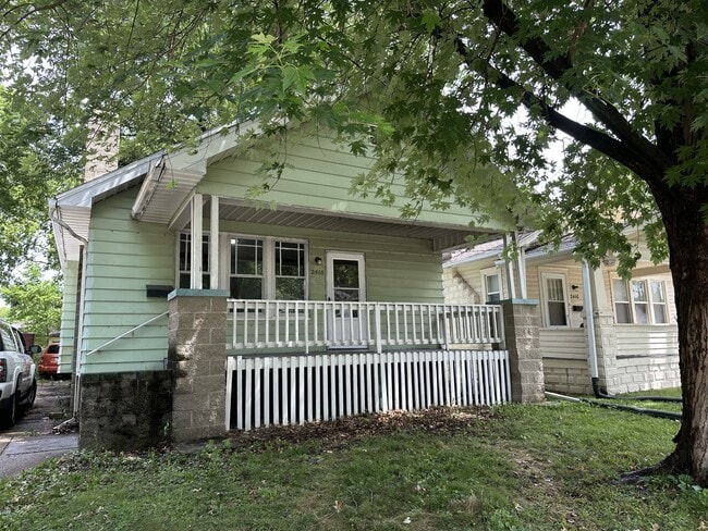 property at 2418 N Peoria Ave