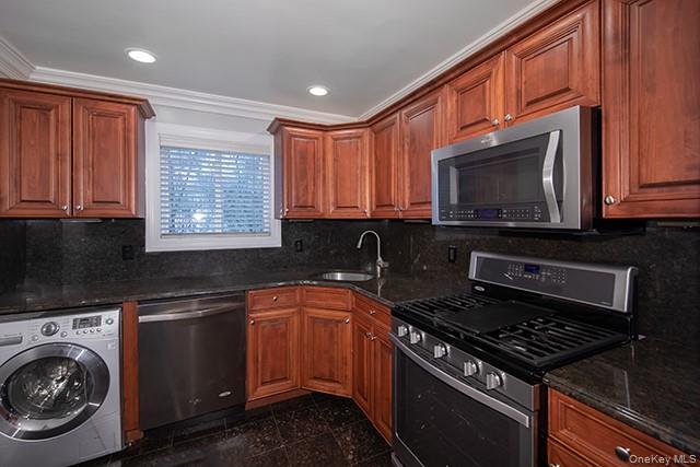 40 Broadway in Amityville, NY - Foto de edificio - Building Photo