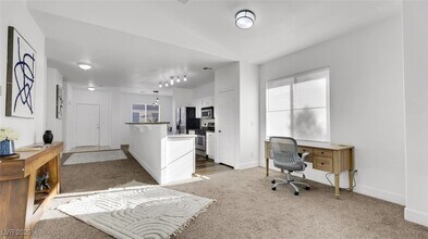 721 Peachy Canyon Cir in Las Vegas, NV - Foto de edificio - Building Photo
