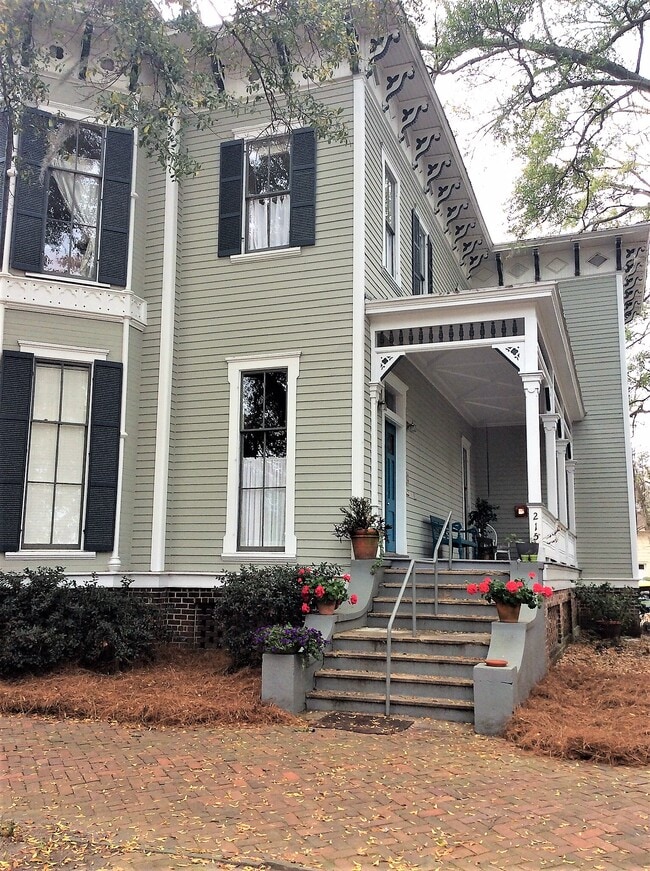 215 W Gwinnett St, Unit Apt. 3 in Savannah, GA - Building Photo - Building Photo