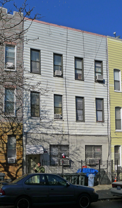 233 Suydam St in Brooklyn, NY - Building Photo