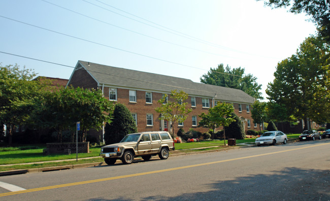 Fayette Court Condominium in Alexandria, VA - Building Photo - Building Photo