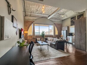 555 Evergreen St in Dallas, TX - Building Photo - Building Photo