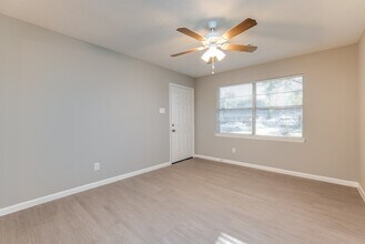 12331 Atwell Dr in Houston, TX - Building Photo - Building Photo