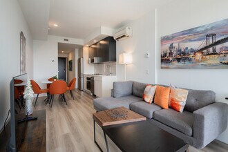 1020 Rue de la Montagne in Montréal, QC - Building Photo - Building Photo