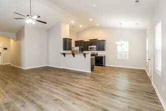 2521 Meadow Crossing Dr in Dallas, NC - Building Photo - Building Photo