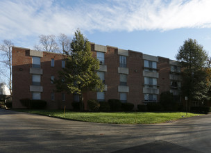 170 Lakeside Apartments in Ardmore, PA - Foto de edificio - Building Photo