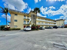 4431 NW 16th St in Lauderhill, FL - Building Photo