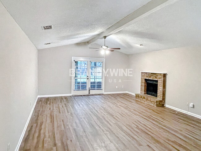 8077 Springtree Road in Jacksonville, FL - Building Photo - Building Photo