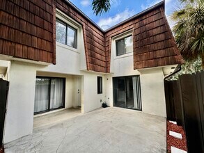 2216 White Pine Cir in Greenacres, FL - Building Photo - Building Photo