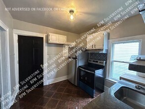 52 W Bernhard Ave in Hazel Park, MI - Building Photo - Building Photo