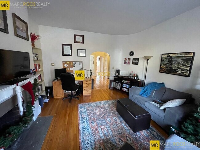 1475 Beacon St, Unit 2 in Brookline, MA - Building Photo - Building Photo