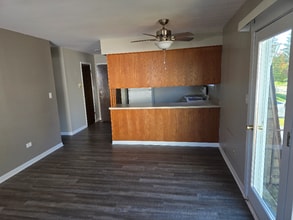 645 Westmoreland Dr in Vernon Hills, IL - Building Photo - Building Photo