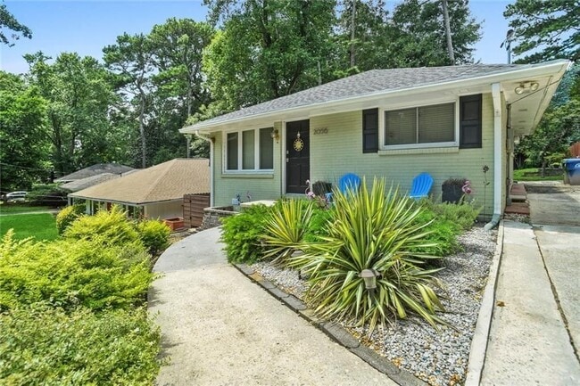 2056 Arlington Ave NE, Unit 109 in Atlanta, GA - Foto de edificio - Building Photo