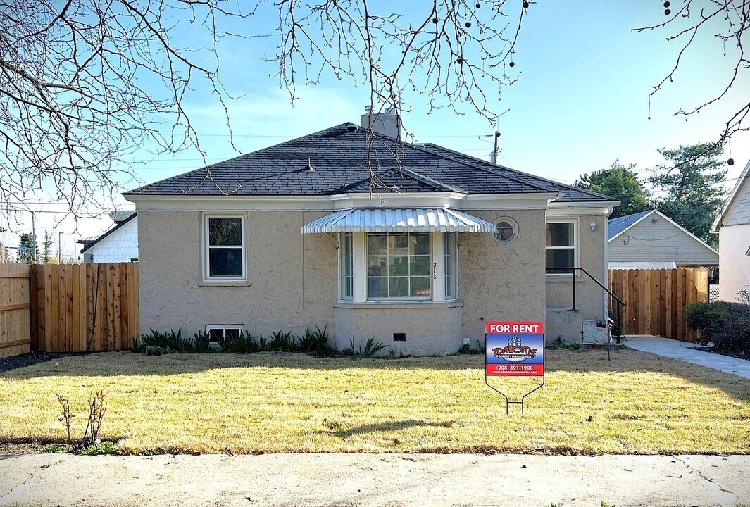 2115 Cleveland Blvd in Caldwell, ID - Building Photo