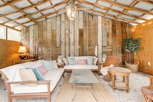 6256 Dry Creek Rd in Napa, CA - Building Photo