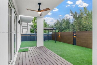 10373 NW 68th Terrace in Doral, FL - Building Photo - Building Photo