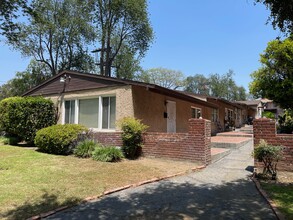 1434 El Sereno Ave in Pasadena, CA - Building Photo - Building Photo