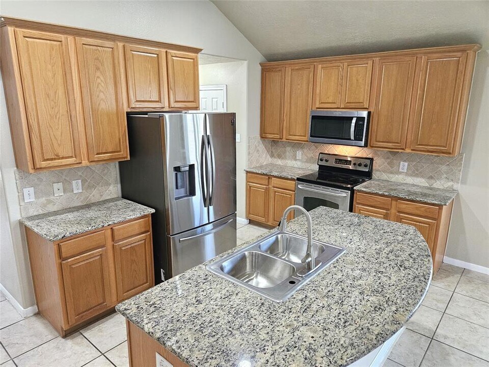2193 Crane Hawk Ln in League City, TX - Building Photo