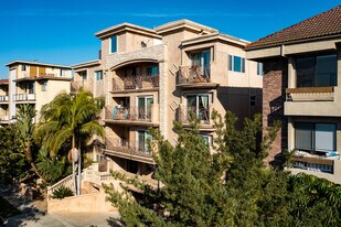 Bedford Villas in Los Angeles, CA - Building Photo