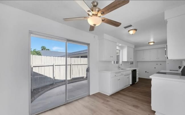 41026 Beachwood Ave in Hemet, CA - Foto de edificio - Building Photo