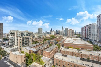 320 E 21st St, Unit 704 in Chicago, IL - Building Photo - Building Photo