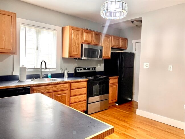 30 Putnam Rd in Somerville, MA - Building Photo - Building Photo