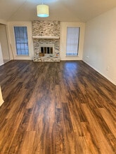 903 Teakwood Ln in Desoto, TX - Building Photo - Building Photo