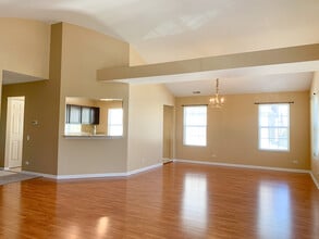 2905 Stonewater Dr in Naperville, IL - Building Photo - Building Photo