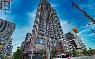 130 River St in Toronto, ON - Building Photo