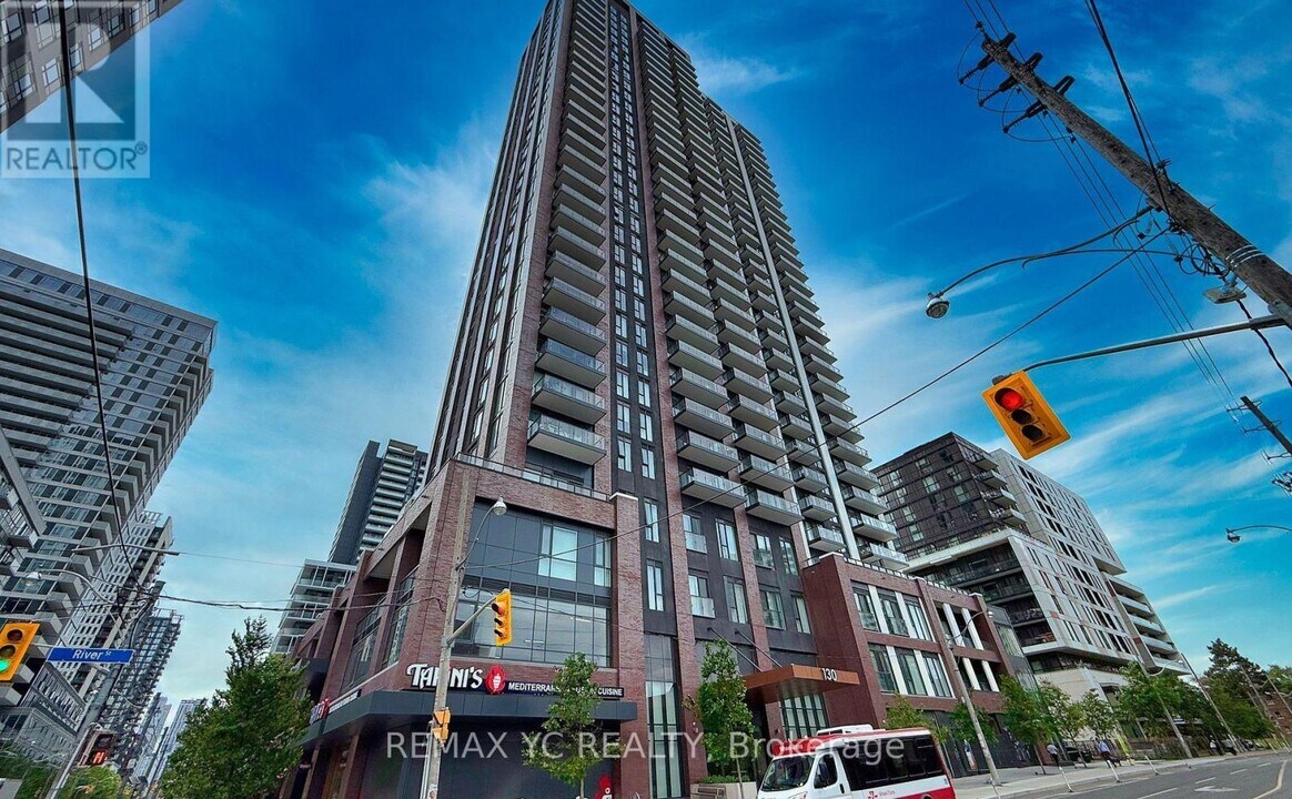 130 River St in Toronto, ON - Building Photo
