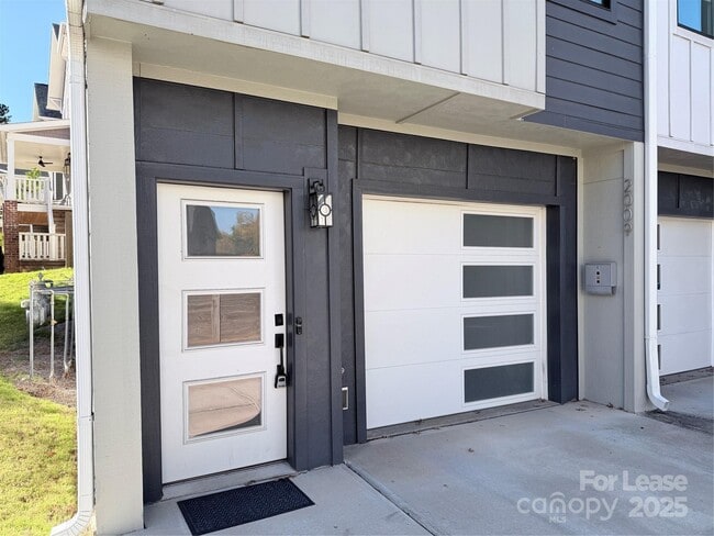 property at 2009 Hamorton Pl