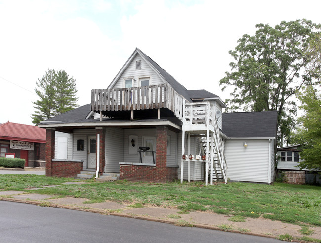 190 W Pike St Apartments A-B-C-D in Martinsville, IN - Building Photo - Building Photo