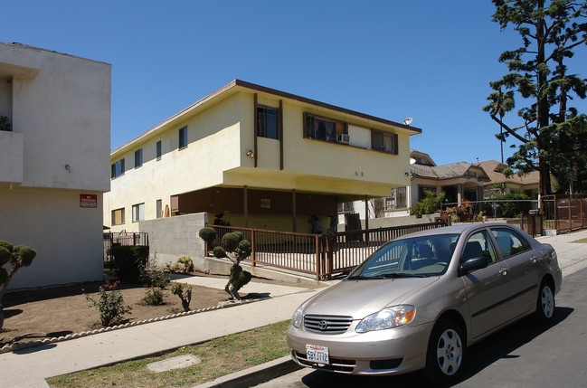 649 N Hobart Blvd in Los Angeles, CA - Foto de edificio - Building Photo