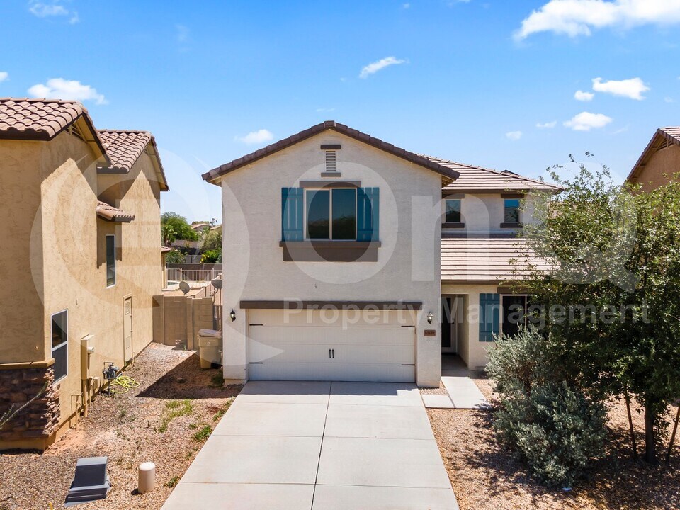 10631 E Sunflower Ln in Florence, AZ - Building Photo