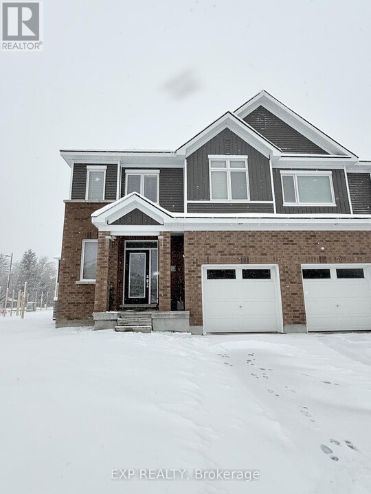 51 Pizzicato St in Ottawa, ON - Building Photo
