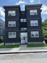 305 Cummins Hwy, Unit 1R in Boston, MA - Building Photo - Building Photo