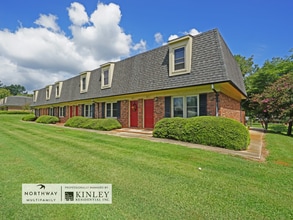 Country Club Apartments in Lincolnton, NC - Foto de edificio - Building Photo
