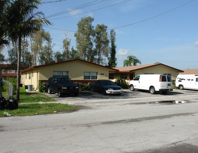 6480 NW 20th Ct in Fort Lauderdale, FL - Foto de edificio - Building Photo