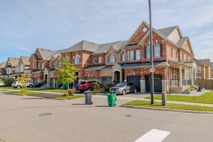 64 Kempsford Cres in Brampton, ON - Building Photo