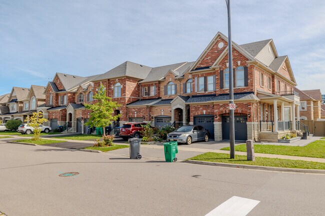 64 Kempsford Cres in Brampton, ON - Building Photo - Primary Photo