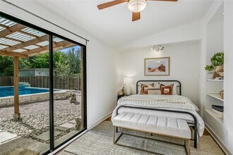 905 W Elizabeth St in Austin, TX - Building Photo - Building Photo