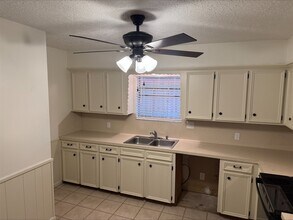1702 Hazelwood St in Conroe, TX - Building Photo - Building Photo