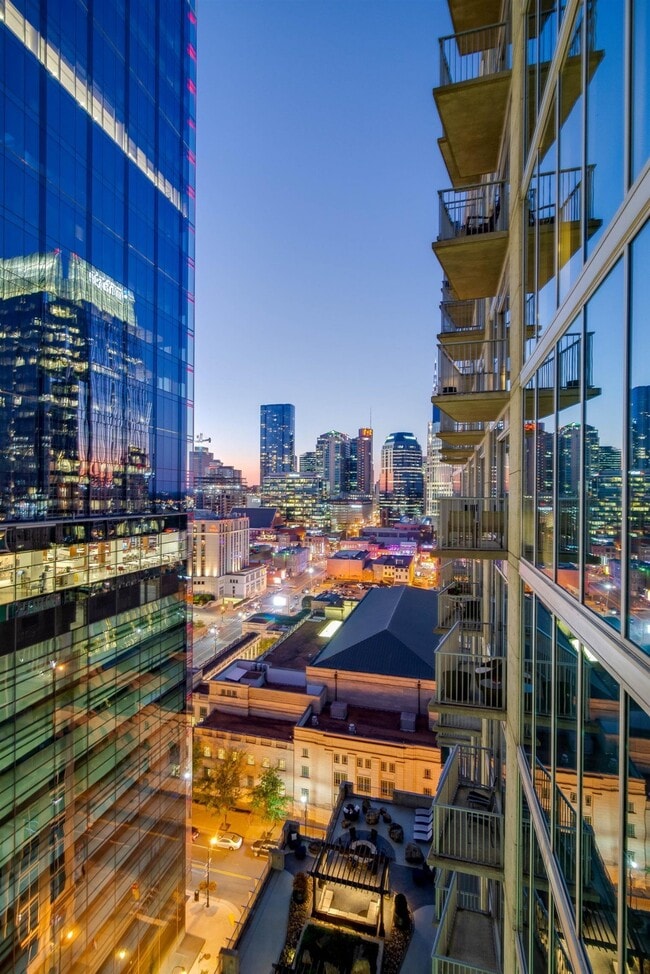 301 Demonbreun St, Unit 1919 in Nashville, TN - Foto de edificio - Building Photo