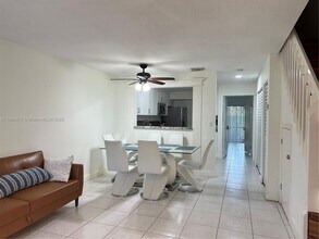 9865 Riverside Dr in Coral Springs, FL - Building Photo - Building Photo