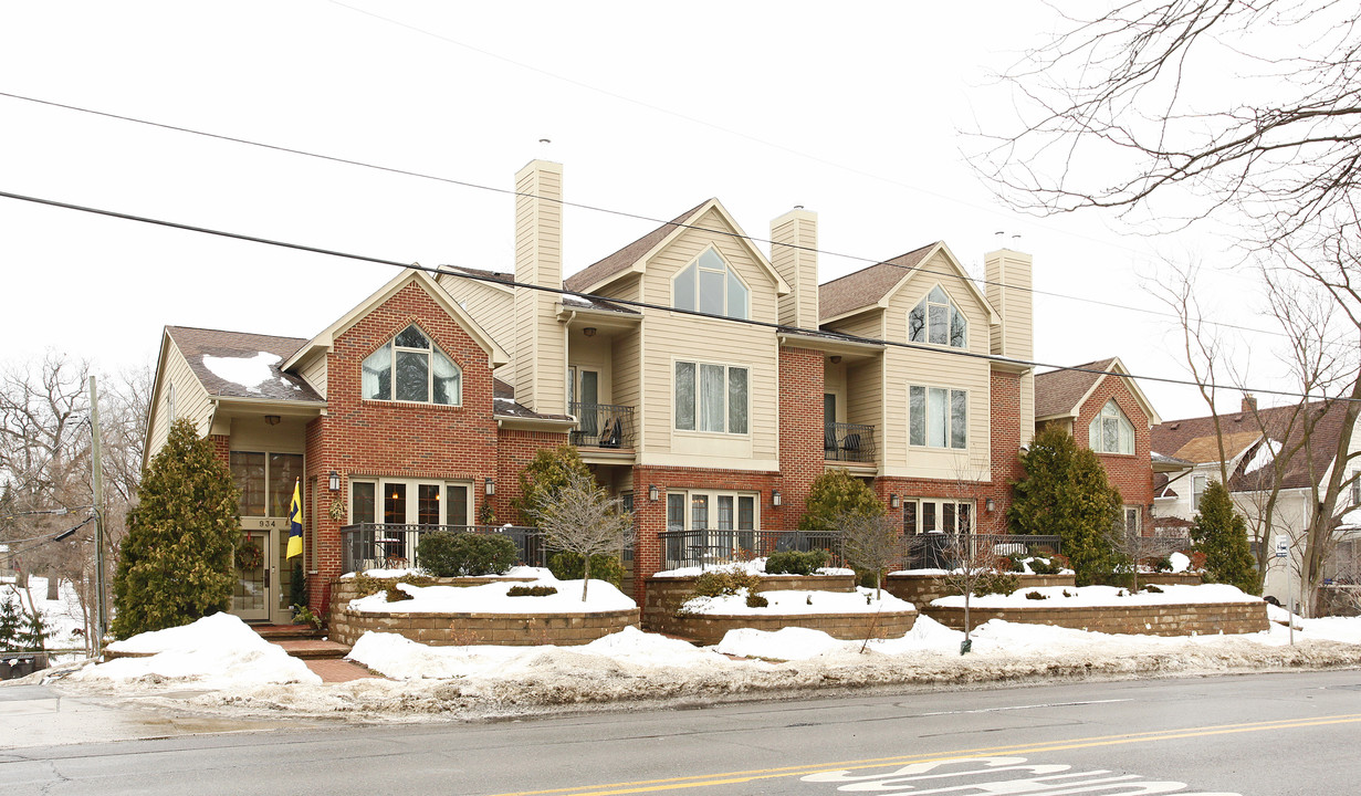 The Ravines in Ann Arbor, MI - Building Photo