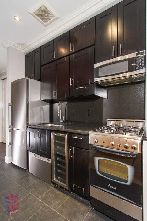 145 E 26th St in New York, NY - Building Photo