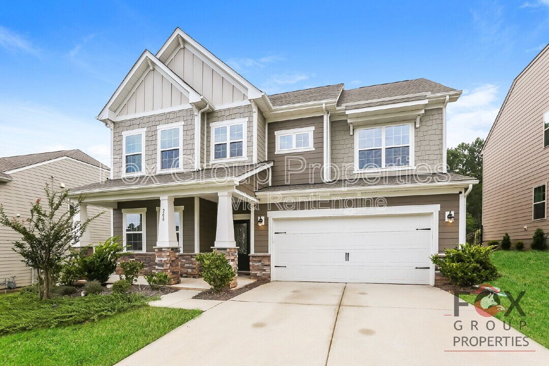 200 Falls Cove Dr in Troutman, NC - Building Photo